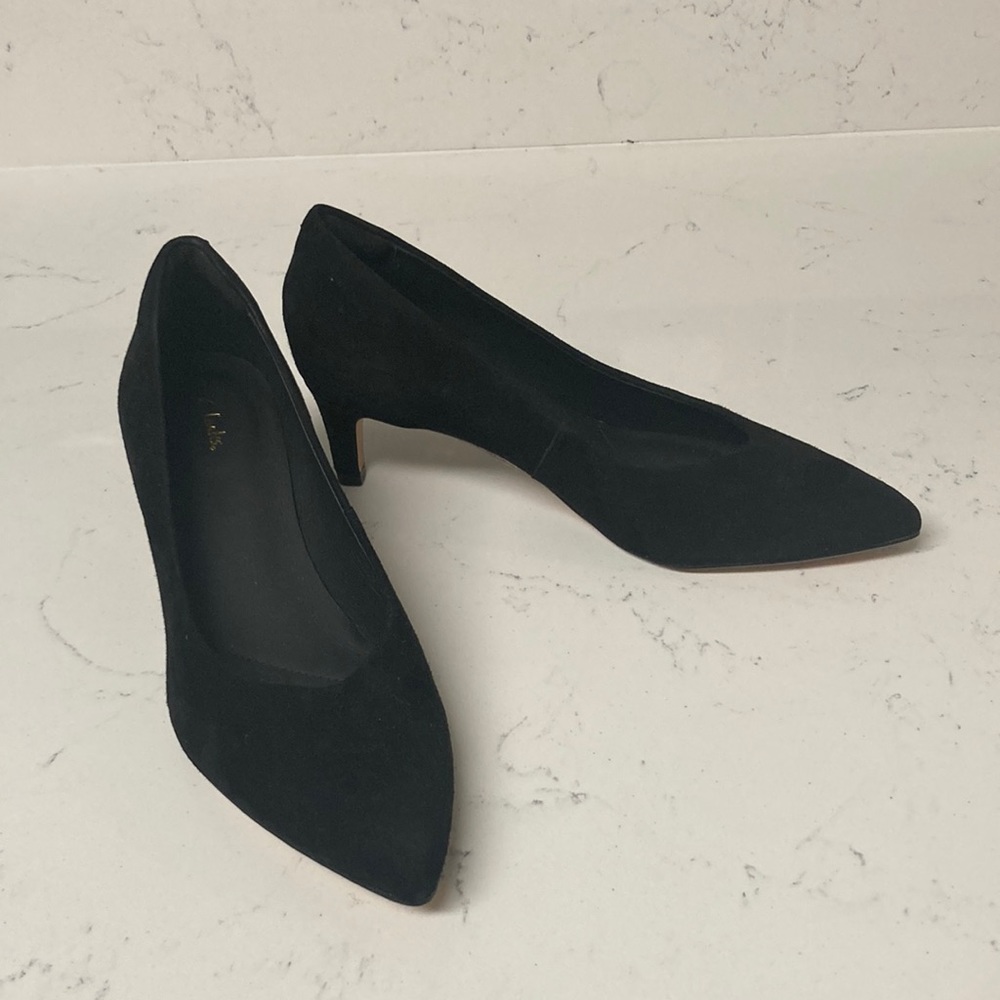 Clarks black suede pumps size 6